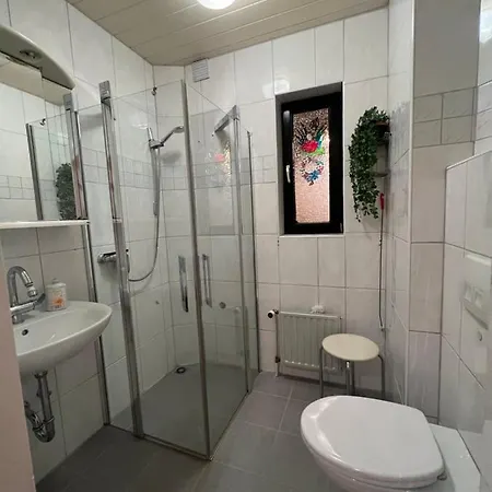 Feelhome, Flughafen Nah,3-schlafzimmer, Dusche Ebenerdig, Zentral, Wifi, Ground Floor * 뒤스부르크