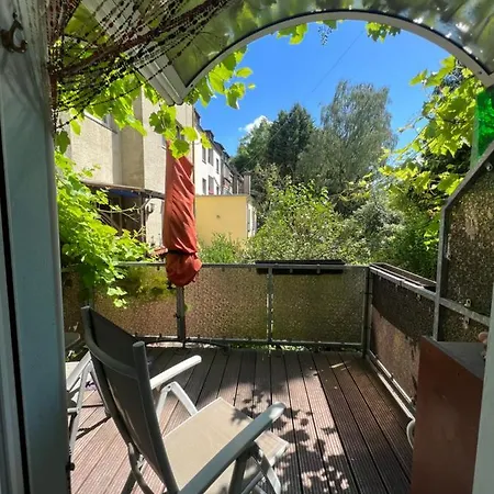 Feelhome, Flughafen Nah,3-schlafzimmer, Dusche Ebenerdig, Zentral, Wifi, Ground Floor Apartment *