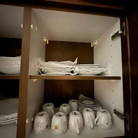 Feelhome, Flughafen Nah,3-schlafzimmer, Dusche Ebenerdig, Zentral, Wifi, Ground Floor Lägenhet *