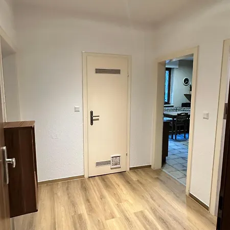 Apartment Feelhome, Flughafen Nah,3-schlafzimmer, Dusche Ebenerdig, Zentral, Wifi, Ground Floor *