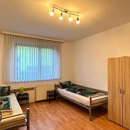 Feelhome, Flughafen Nah,3-schlafzimmer, Dusche Ebenerdig, Zentral, Wifi, Ground Floor Ντούισμπουργκ