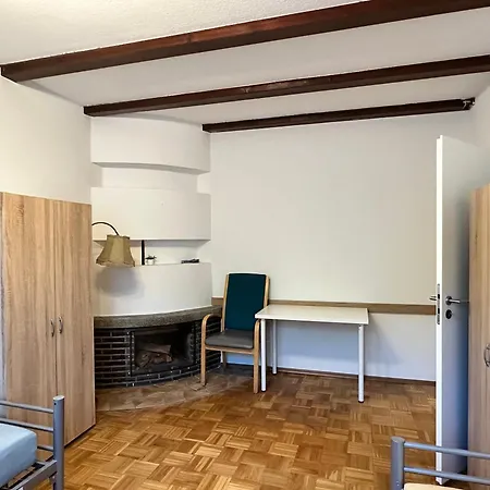 Apartment Feelhome, Flughafen Nah,3-schlafzimmer, Dusche Ebenerdig, Zentral, Wifi, Ground Floor