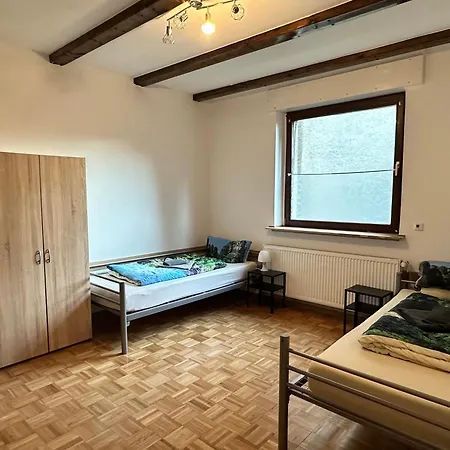 Feelhome, Flughafen Nah,3-schlafzimmer, Dusche Ebenerdig, Zentral, Wifi, Ground Floor * Duisburg
