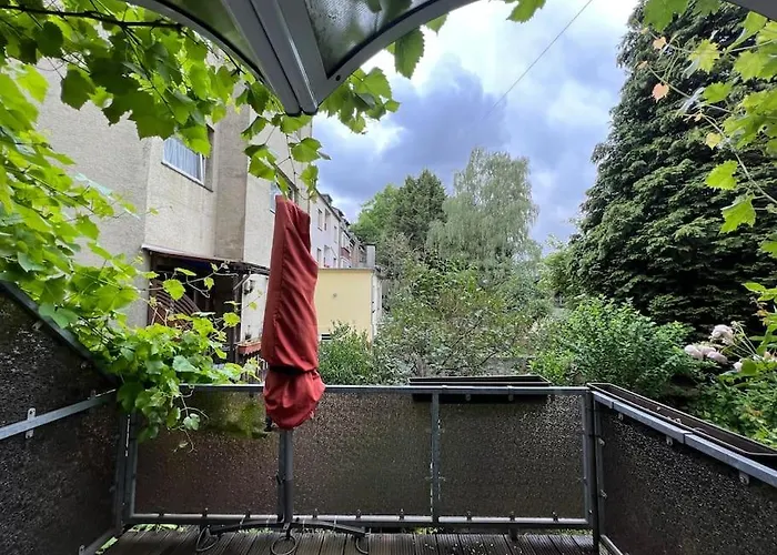 Feelhome, Flughafen Nah,3-schlafzimmer, Dusche Ebenerdig, Zentral, Wifi, Ground Floor Διαμέρισμα Ντούισμπουργκ