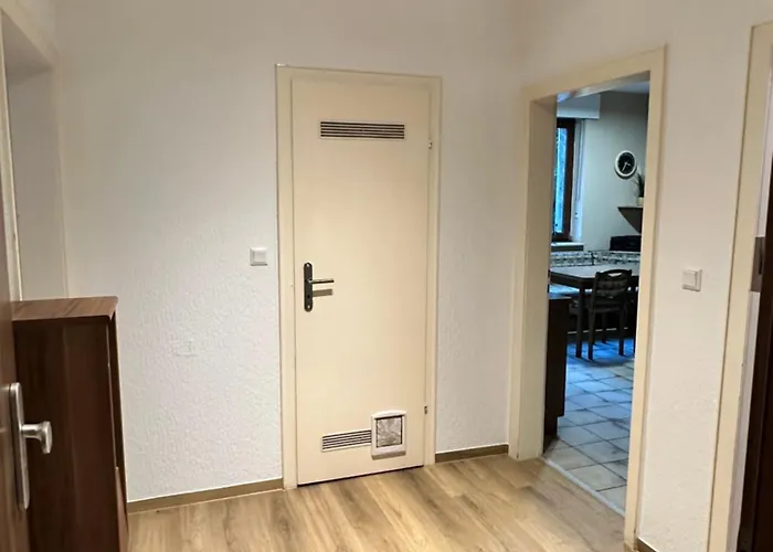 Διαμέρισμα Feelhome, Flughafen Nah,3-schlafzimmer, Dusche Ebenerdig, Zentral, Wifi, Ground Floor *